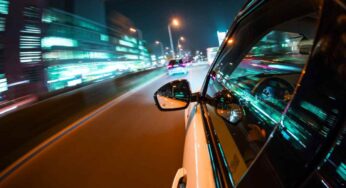 Di giorno guida turistica e di sera autista: la driver biellese che guadagna 400 euro a sera
