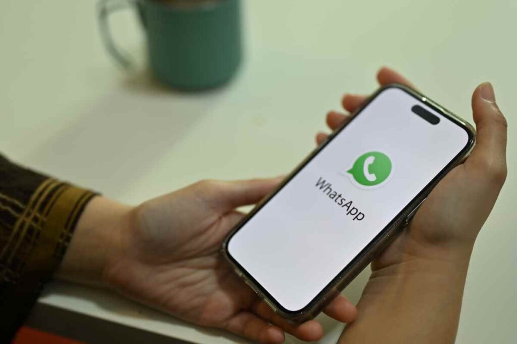 Whatsapp, come leggere i messaggi senza aprire le notifiche: il trucco