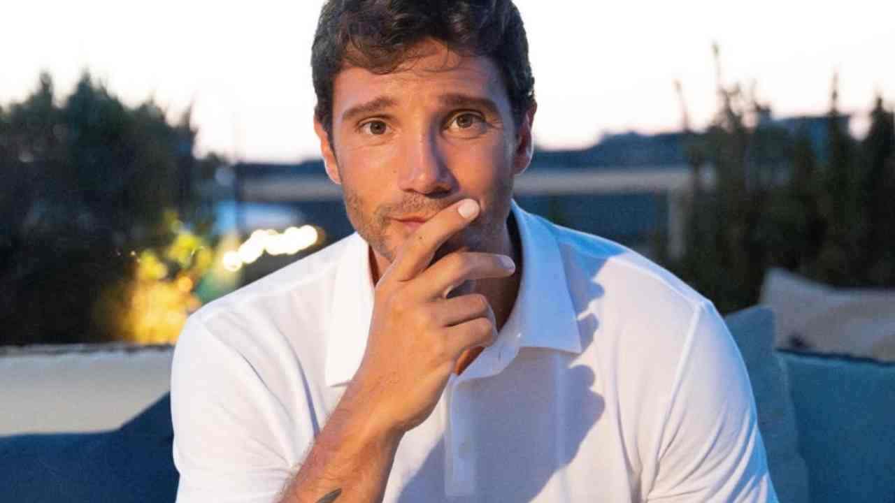 Stefano De Martino grande annuncio - alberghiero.it (Fonte foto @stefanodemartino)